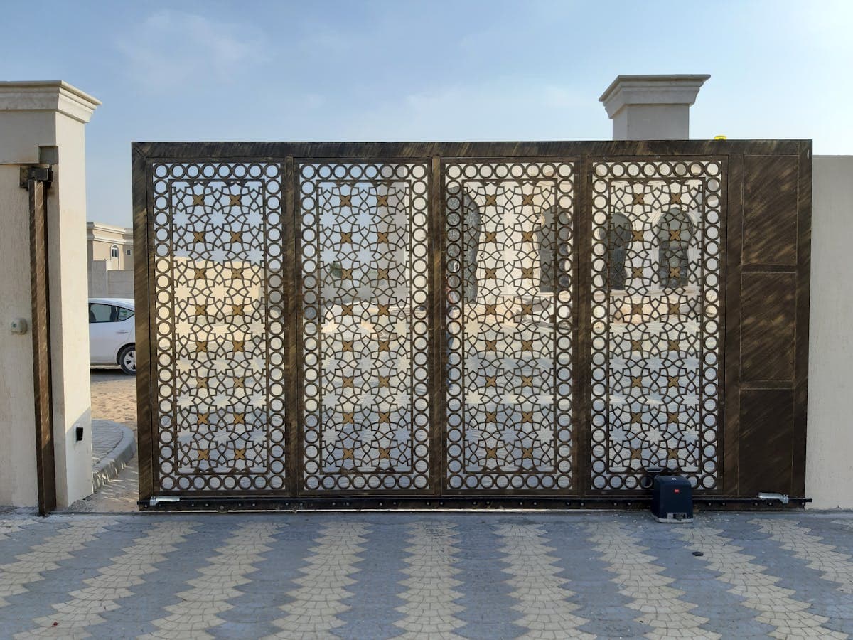 Automatic swing gate — Middletown
